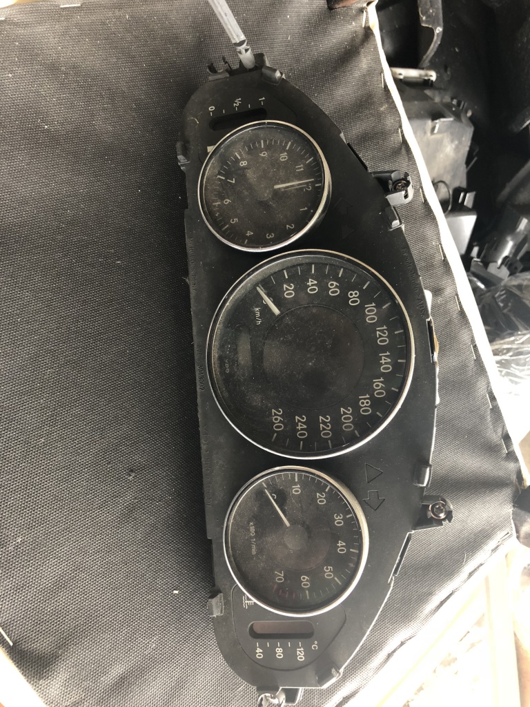 Ceasuri bord Mercedes CLS W219 benzina cod A2195405911