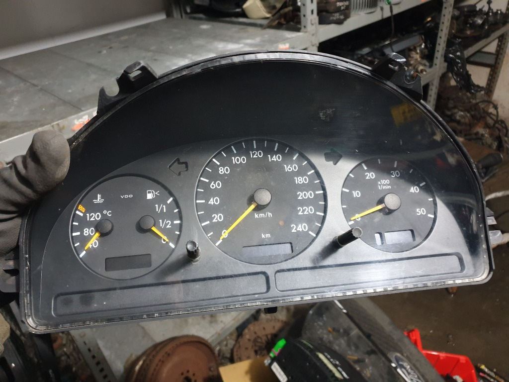 Ceasuri Bord Mercedes ML 270CDI W163 A1635404011