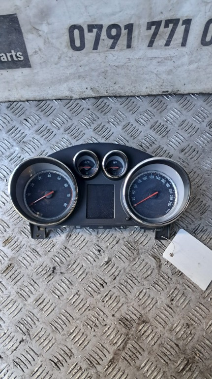 Ceasuri bord Opel Astra J 1.4 benzina an 2011 cod 13355674