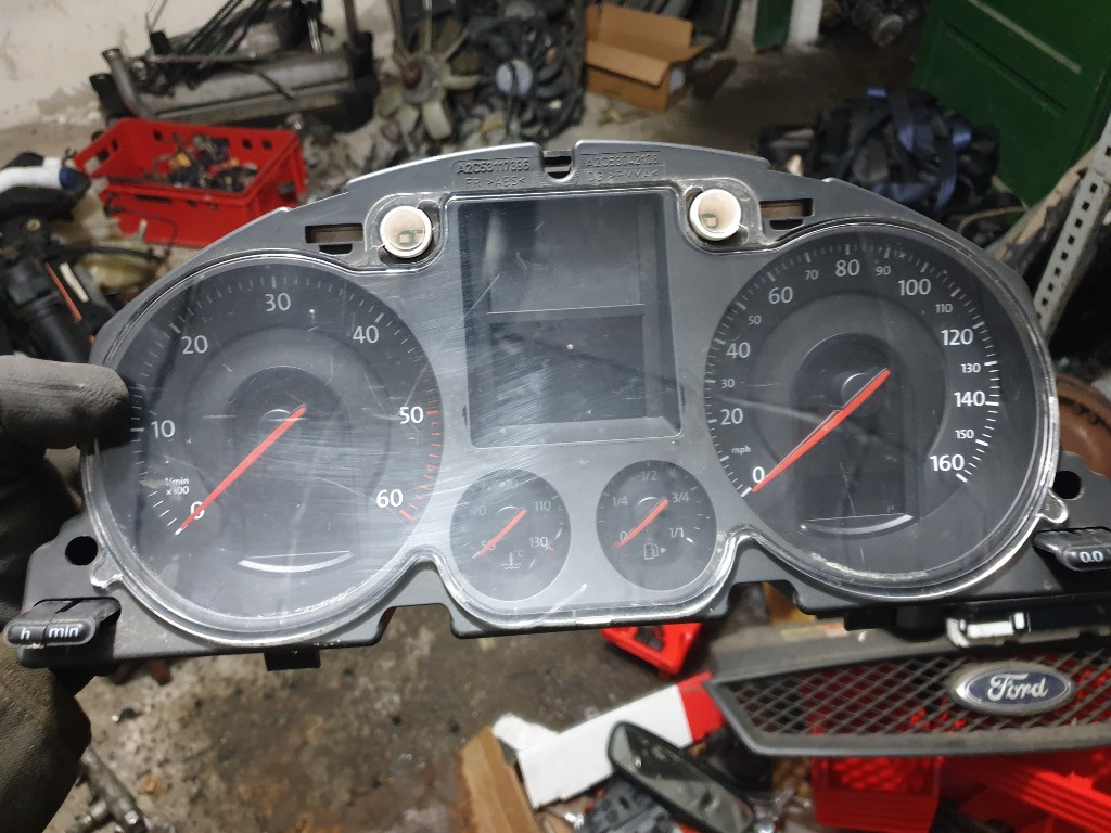 Ceasuri Bord Passat B6 cod 3C0920960K