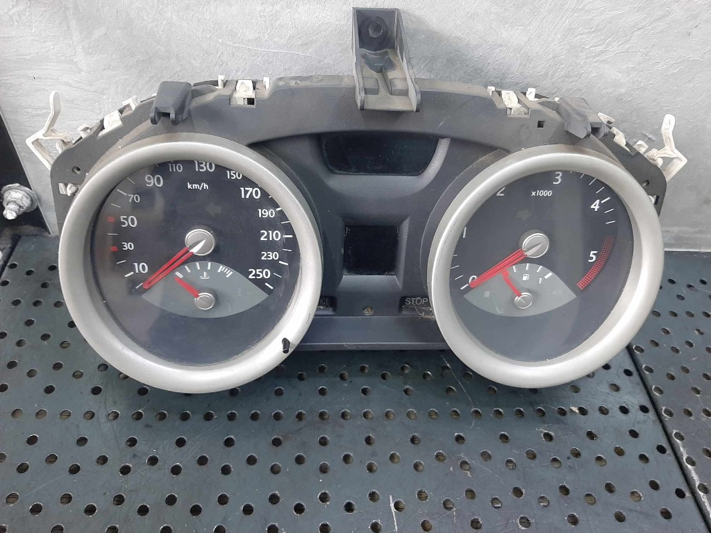 Ceasuri bord renault megane 2 1.5 dci 8200399700d