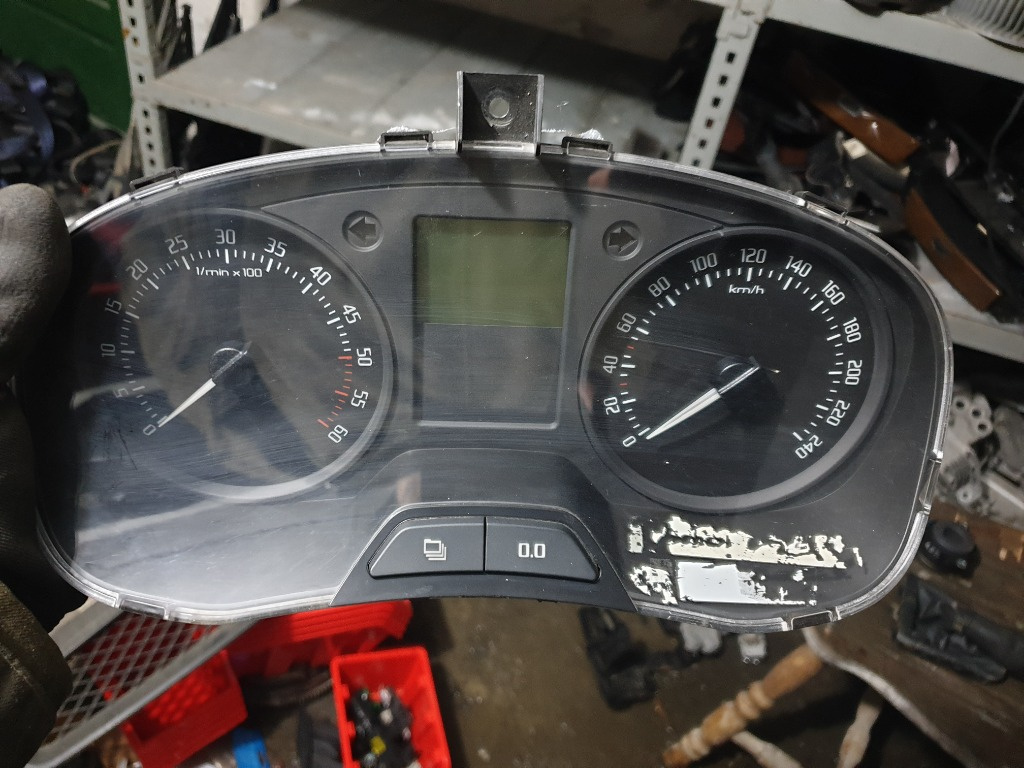Ceasuri Bord Skoda Fabia 2 1.6 tdi CAYB 90cp 5J0920800D