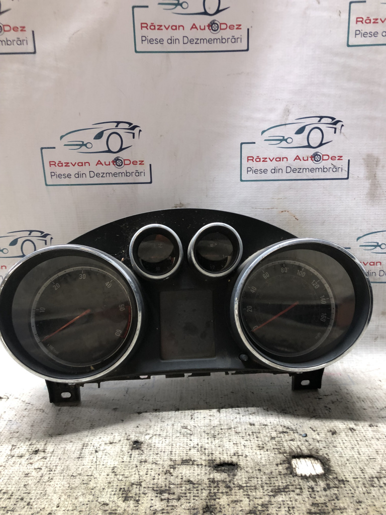 Ceasuri Bord UK Opel Insignia A 2010, 13333351