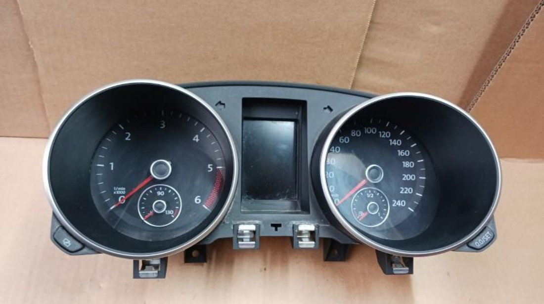 Ceasuri bord Volkswagen Golf 6 (2008->) 5k0920871ax