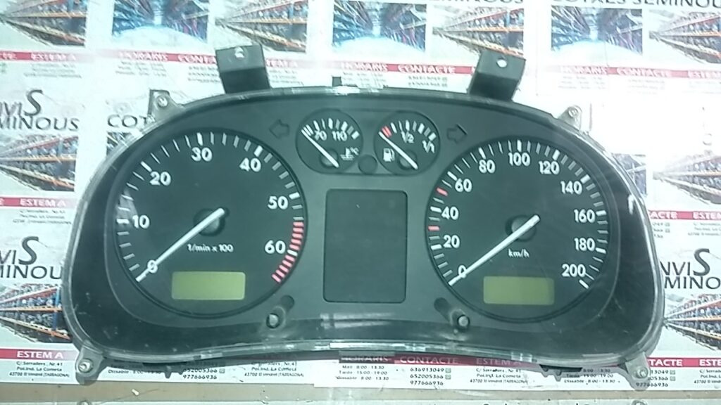 Ceasuri bord VOLKSWAGEN POLO 3 5 3923 266 00 / 5392326600 / 0 263 602 005 / 02636020055 3923 266 00 / 5392326600 / 0 263 602 005 / 0263602005