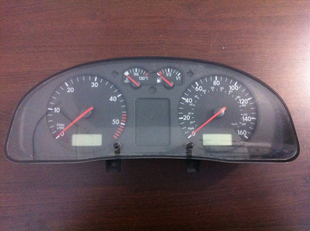 Ceasuri bord Volkswagen VW Passat B5 [1996 - 2000] Sedan 4-usi 1.9 TDI MT (110 hp) (3B2)