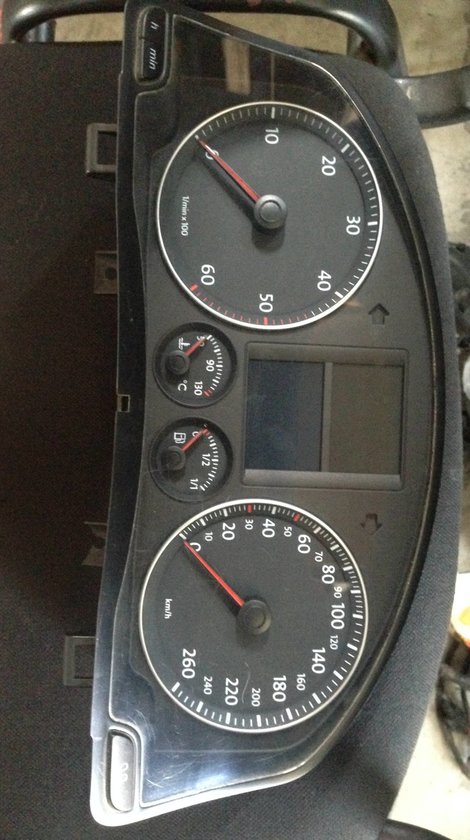 ceasuri bord vw golf 5 1.9 tdi 2007 cod 1k0920860L