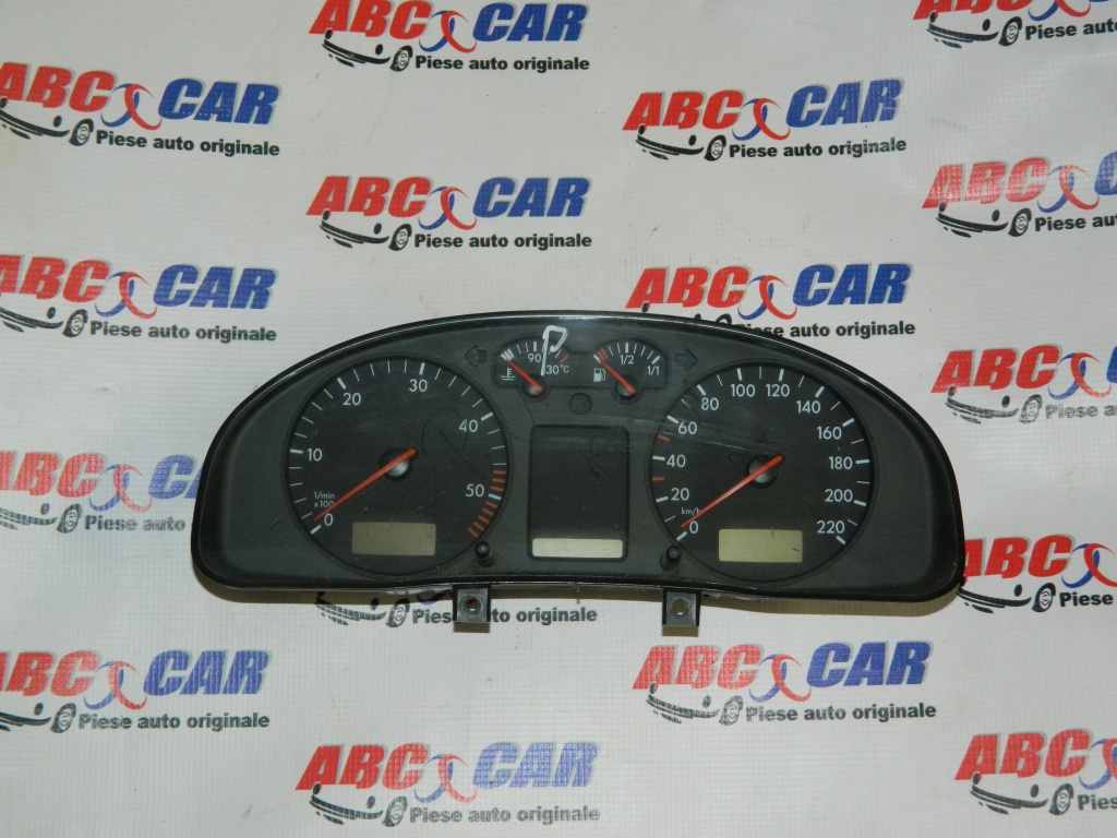 Ceasuri bord VW Passat B5 1.9 TDI cod: 3B0919881P