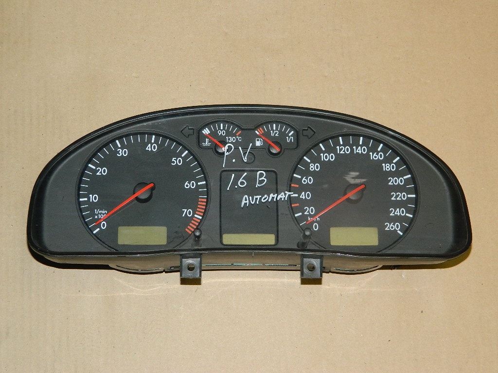 Ceasuri bord VW Passat V 1.6B Automat