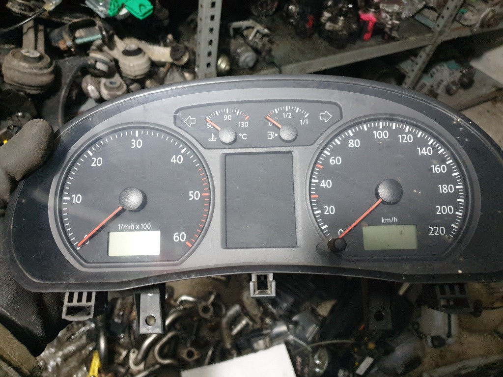 Ceasuri Bord Vw Polo 1.9AXR cod 6Q0920823C
