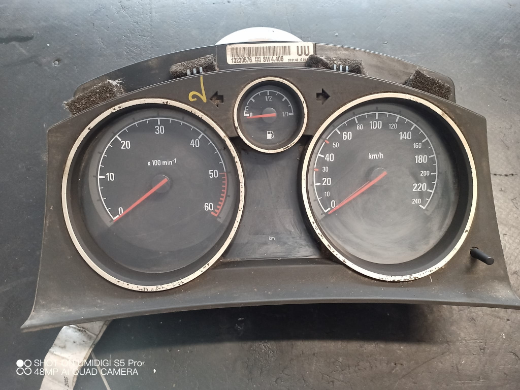 Ceasuri de bord OPEL ASTRA GTC 1.9 CDTI - COD 13230576