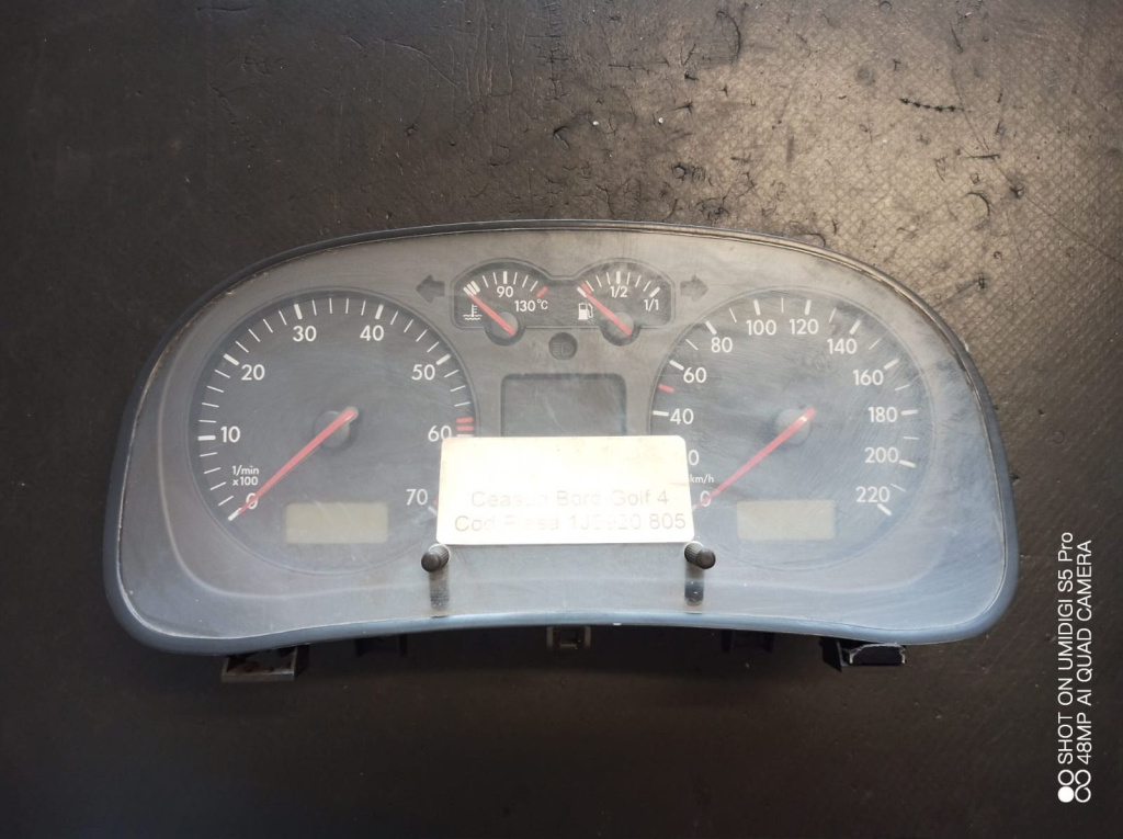 Ceasuri de bord Vw Golf 4 (1J1) 1.4 benzina - COD 1J0920805