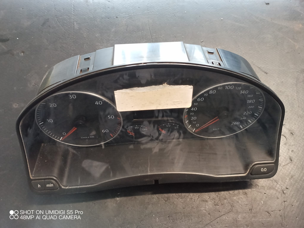 Ceasuri de bord Vw Golf 5 combi TDI 2007 BLS - COD 1K0920854R