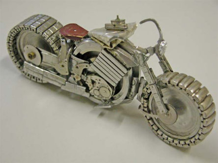 Ceasuri transformate in mini-motociclete
