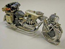 Ceasuri transformate in mini-motociclete