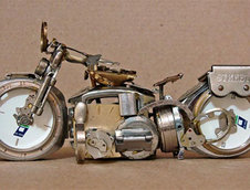 Ceasuri transformate in mini-motociclete