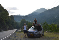 Cei trei membri ai echipei Chevrolet participante la Mongol Rally ajung in Asia
