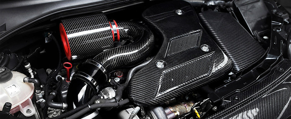 Cel mai extrem Abarth 500 are multa fibra de carbon si 404 cai sub capota