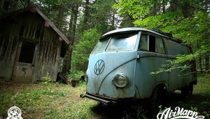 Cel mai frumos video din lume ne arata reinvierea unui Volkswagen Bus din 1955. Respect!