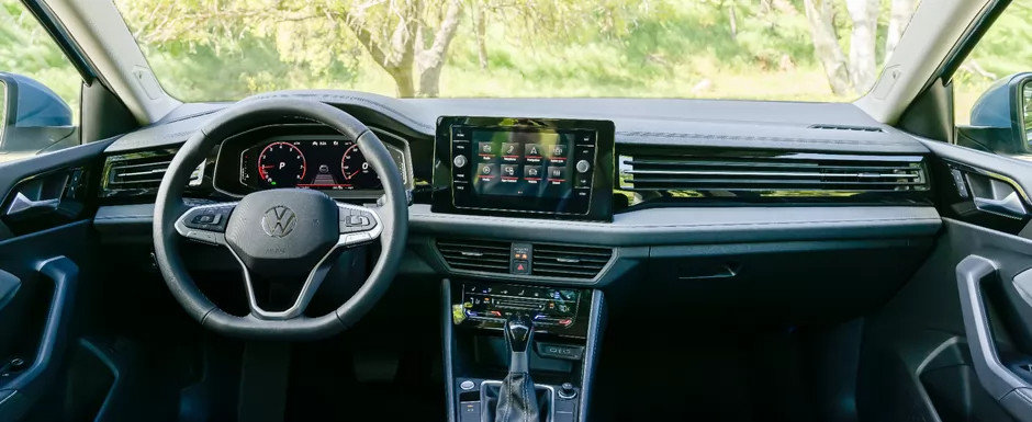 Cel mai ieftin sedan de la Volkswagen a primit un facelift major. Noul model se lauda cu faruri Full-LED la exterior si scaune ventilate la interior. Cat costa Cel mai ieftin sedan de la Volkswagen a primit un facelift major. Noul model se lauda cu faruri Full-LED la exterior si scaune ventilate la interior. Cat costa