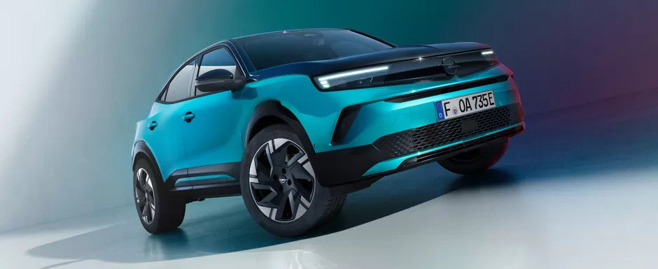 Cel mai ieftin SUV de la Opel a primit un facelift major. Noua versiune se lauda cu doua ecrane in bord si pana la 156 de cai sub capota. Cum arata in realitate Cel mai ieftin SUV de la Opel a primit un facelift major. Noua versiune se lauda cu doua ecrane in bord si pana la 156 de cai sub capota. Cum arata in realitate