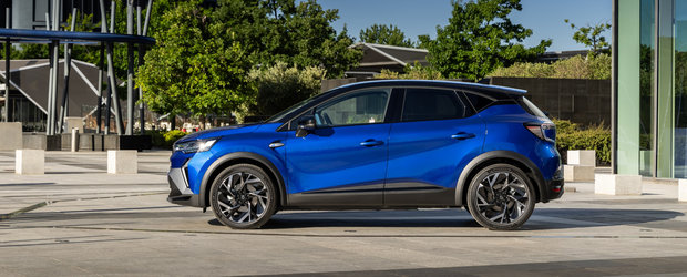 Cel mai ieftin SUV de la Renault a primit un facelift major. Modelul pe care francezii il construiesc pe aceeasi arhitectura precum Dacia Duster se lauda cu un design modern la exterior si doua display-uri uriase la interior. Galerie foto completa