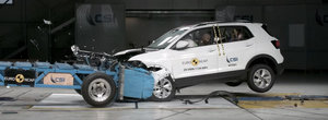 Cel mai ieftin SUV de la Volkswagen, la un pas sa isi ia zborul. S-a ridicat pe doua roti si a primit doar trei stele la testele Euro NCAP!
