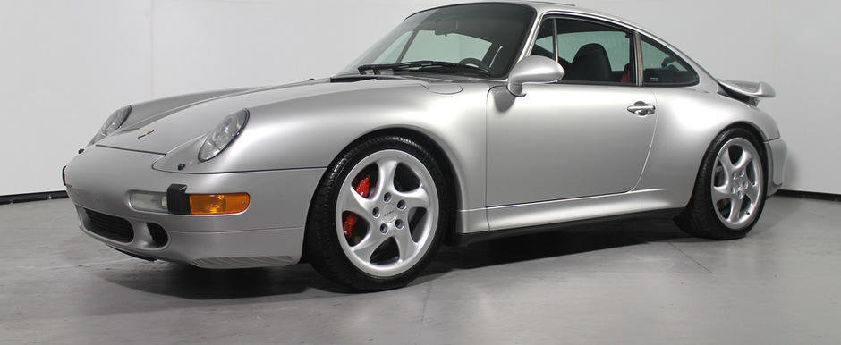 Cel mai nou Porsche 993 Turbo iti va scoate din buzunar aproape 400 mii dolari