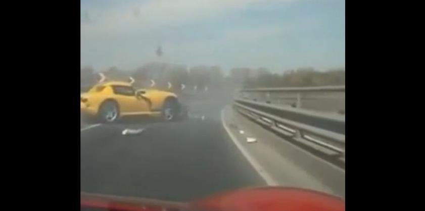 Cel mai prost sofer de Dodge Viper din lume? Cu siguranta! Cel mai prost sofer de Dodge Viper din lume? Cu siguranta!