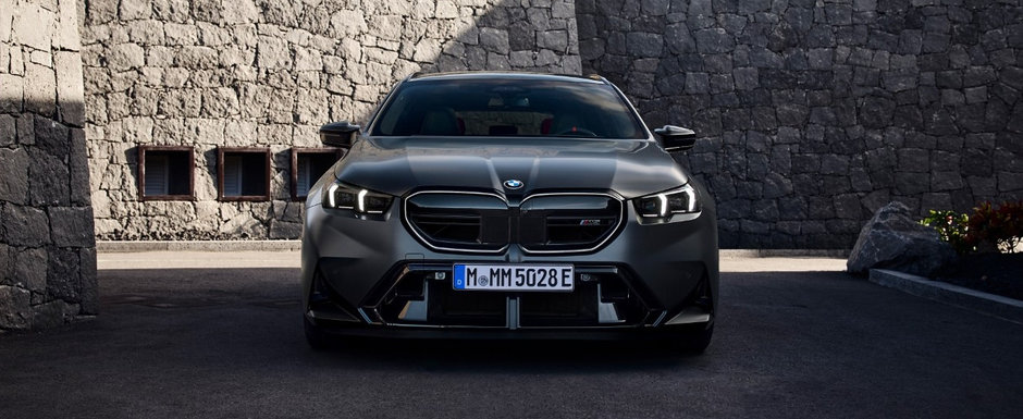 Cel mai puternic break din istoria BMW a debutat oficial. Noul M5 Touring se lauda cu un sistem plug-in hybrid de 727 de cai, dar cantareste aproape 2.500 de kilograme Cel mai puternic break din istoria BMW a debutat oficial. Noul M5 Touring se lauda cu un sistem plug-in hybrid de 727 de cai, dar cantareste aproape 2.500 de kilograme