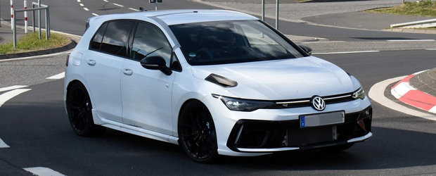 Cel mai puternic Volkswagen Golf R din istorie, surprins pentru prima oara in teste. Noul model ar putea oferi un motor turbo de 2.0 litri si 350 de cai
