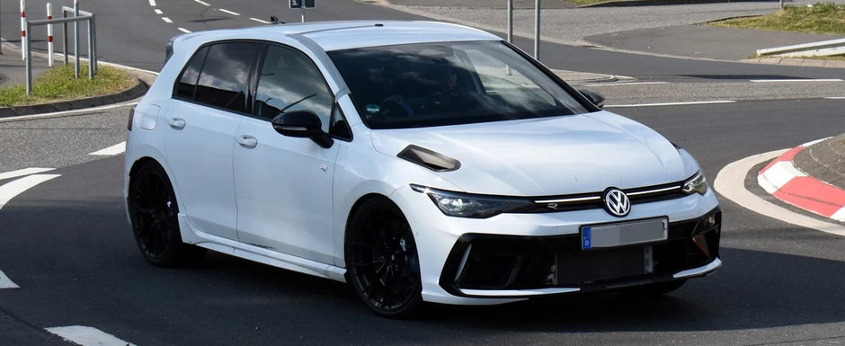 Cel mai puternic Volkswagen Golf R din istorie, surprins pentru prima oara in teste. Noul model ar putea oferi un motor turbo de 2.0 litri si 350 de cai Cel mai puternic Volkswagen Golf R din istorie, surprins pentru prima oara in teste. Noul model ar putea oferi un motor turbo de 2.0 litri si 350 de cai
