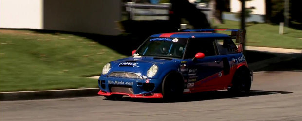 Cel mai tare hot-hatch? Jay Leno conduce un Mini cu doua motoare si 500 cai!