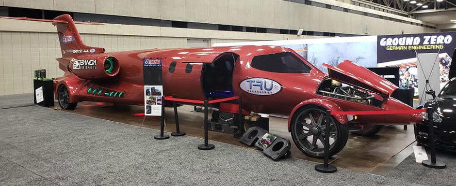 Cel mai tare tuning EVER? Doi americani au transformat un avion privat intr-o limuzina de lux Cel mai tare tuning EVER? Doi americani au transformat un avion privat intr-o limuzina de lux