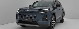 Celebra Toyota RAV4 a primit o noua generatie. Cea mai vanduta masina din 2021 ofera acum 304 cai putere in varianta de top. Cum arata in realitate