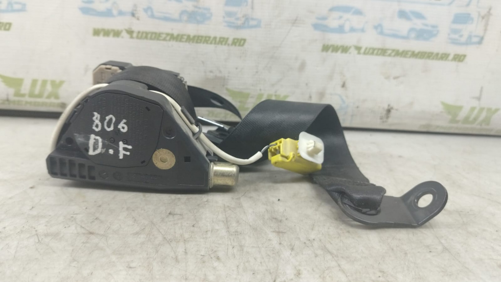 Centura de siguranta dreapta fata 33014051 Volkswagen VW Touran [facelift] [2006 - 2010] 2.0 TDI BMM