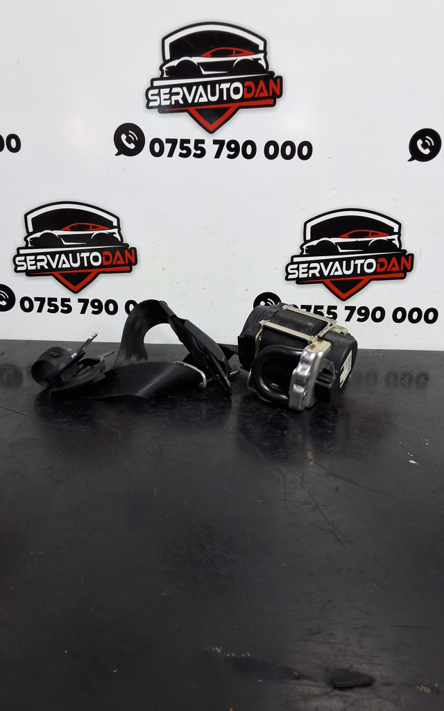 Centura dreapta fata Audi A4 (2015-2019) [8W2, B9] 2.0 Motorina 2016, 8W0857706