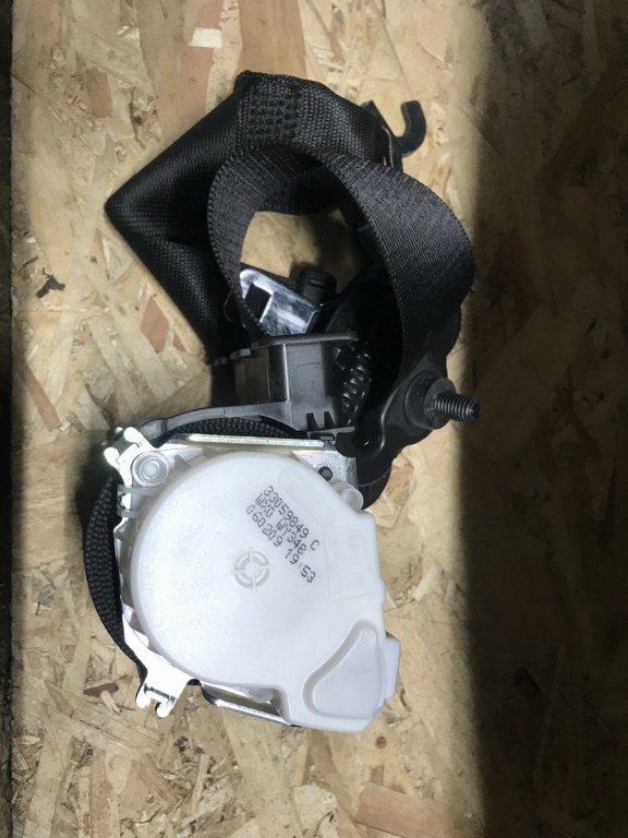 Centura dreapta fata Bmw E87 118d M hatchback 2008 (33059849C)