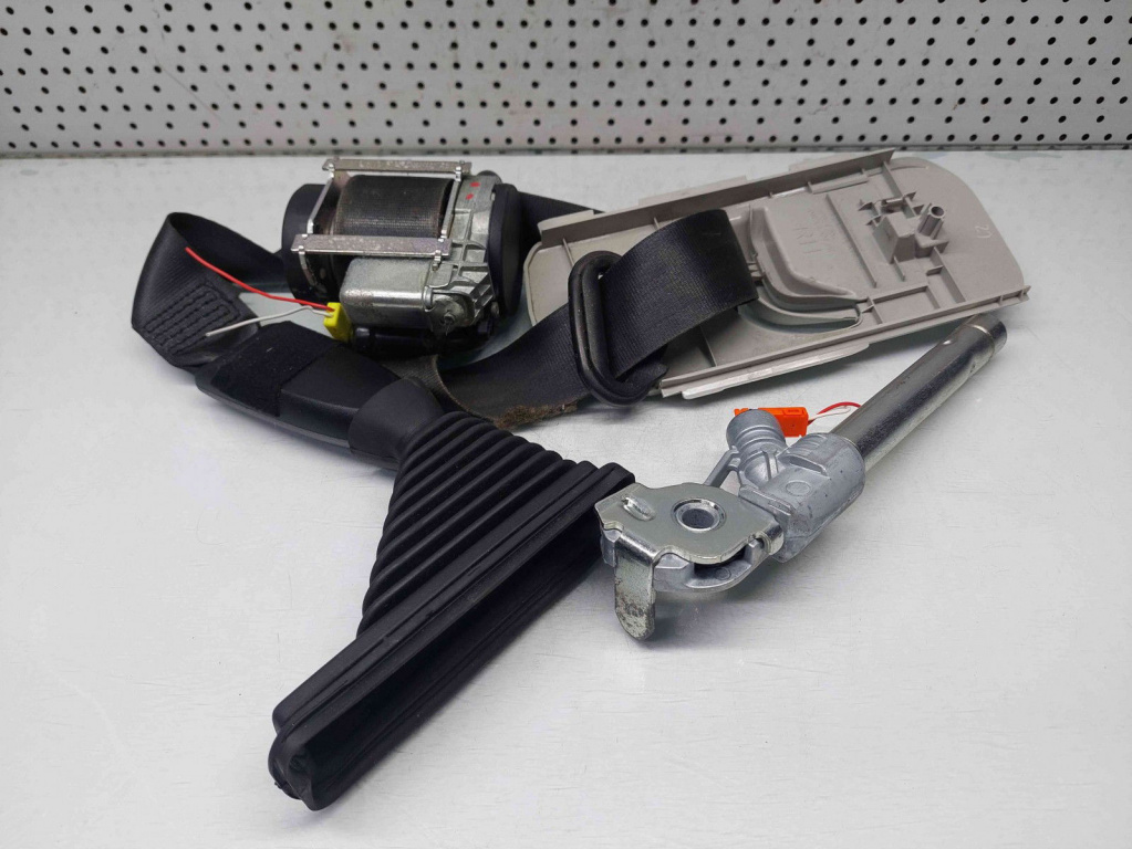 Centura dreapta fata Nissan Qashqai (2) Facelift [Fabr 2009-2013] 606137400G