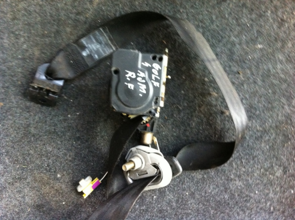 Centura dreapta fata Volkswagen VW Golf 4 [1997 - 2006] Hatchback 5-usi 1.9 TDI MT (116 hp) (1J1)