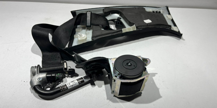 Centura fata dreapta cu pretensioner 610126200D BMW Seria 5 F10 [2009 - 2013]