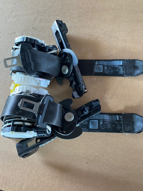 Centura fata dreapta Vw Passat B6 B7 cod piesa 3C1857706R