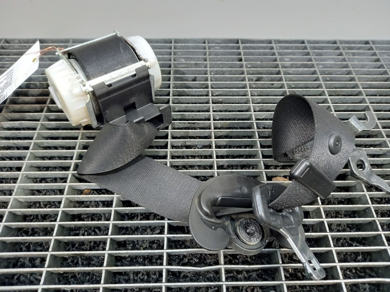 CENTURA FATA STANGA BMW SERIA 1 E 87 - -