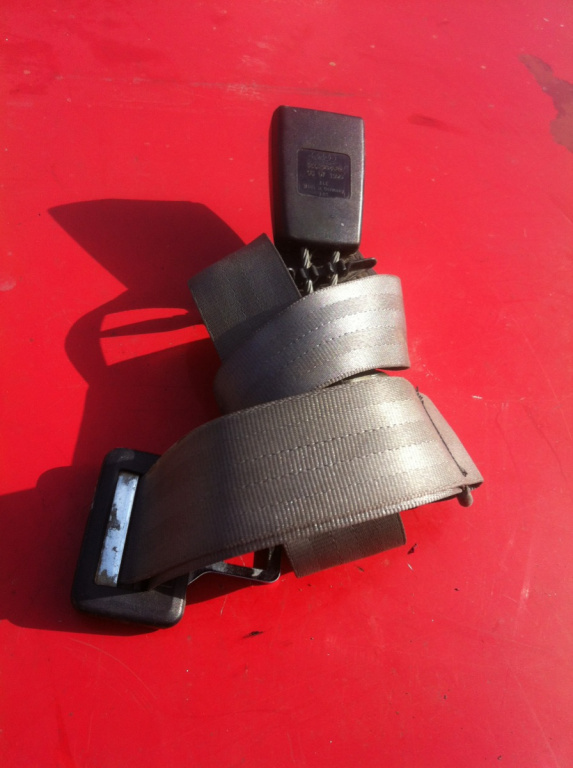 Centura mijloc spate Audi A4 B5 [facelift] [2000 - 2001] Sedan 1.9 TDI MT (90 hp) (8D2 B5)