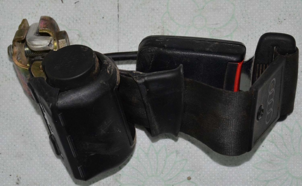 CENTURA MIJLOC SPATE AUDI A6 C4/100. COD: 4A0857713N