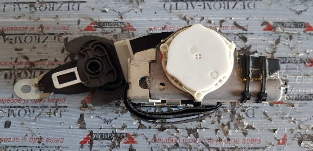 Centura siguranta dreapta fata VW Jetta IV cod 5C6857706B