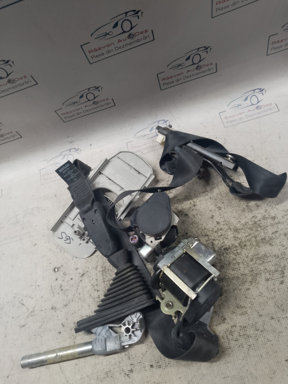 Centura stânga fata cu capsa și pretensioner Nissan Qashqai 2010, 86884JD000