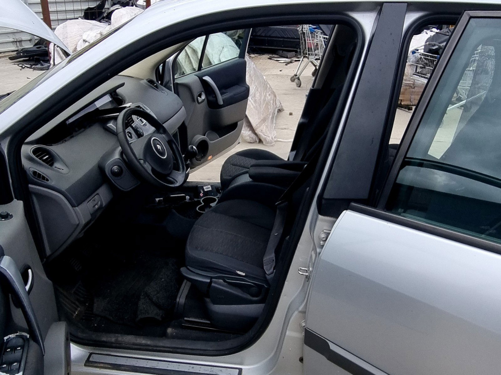 Cheder usa stanga fata Renault Scenic 2 [Fabr 2003-2008] 1.5 DCI K9K734 76KW / 103CP