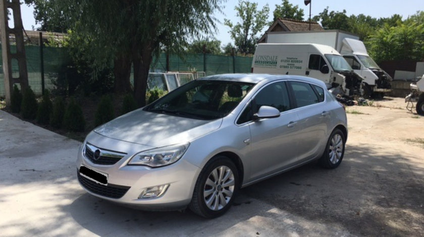 Chedere Opel Astra J 2011 HATCHBACK 1.7 CDTI