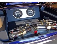 Chevolet Impala modificat de West Coast Customs